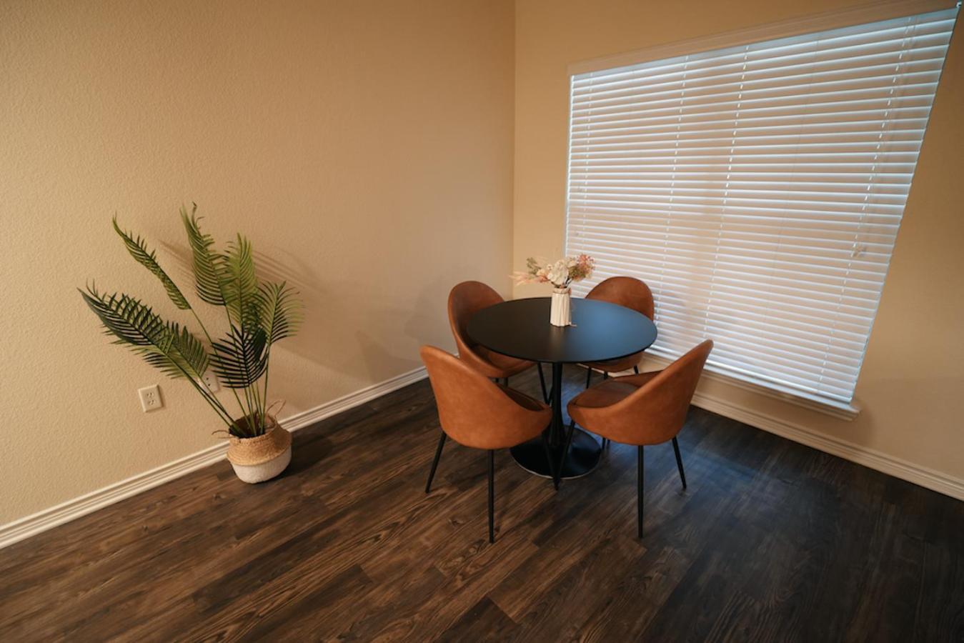 Charming 2 Bedroom, 2 Bath Austin