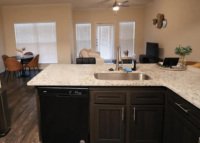 Charming 2 Bedroom, 2 Bath Apartment